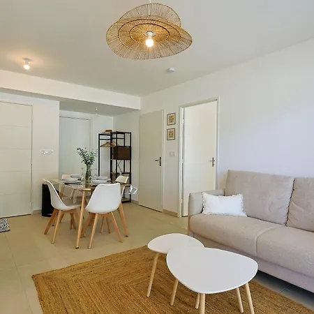 - Proche * Le Lavandou