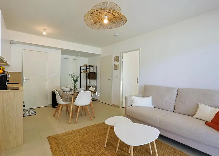 - Proche * Le Lavandou