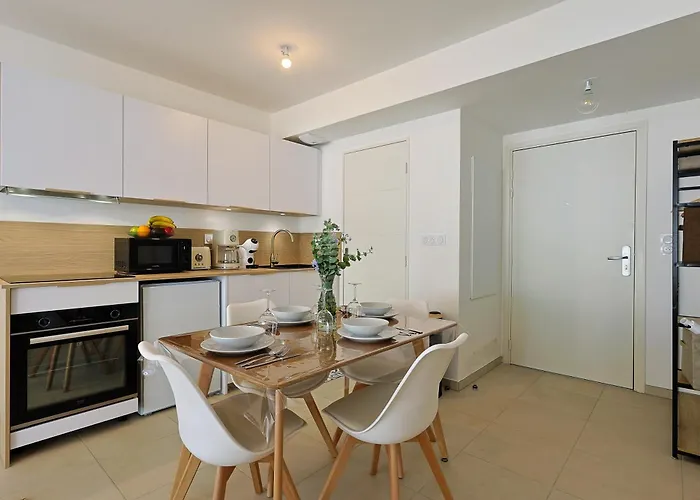 - Proche Lägenhet *