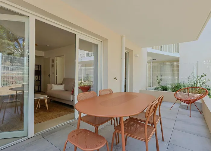 - Proche * Le Lavandou